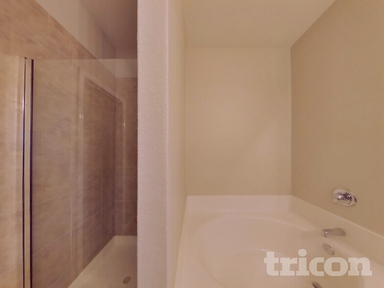 Building Photo - 10823 Spring Brook Pass Dr