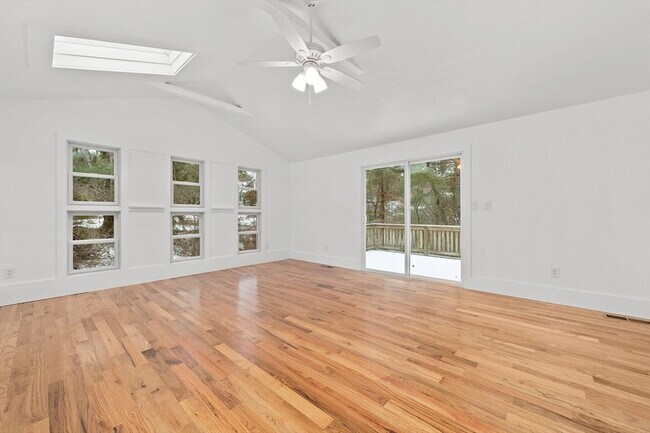 Building Photo - 4 Oaken Bucket Ln