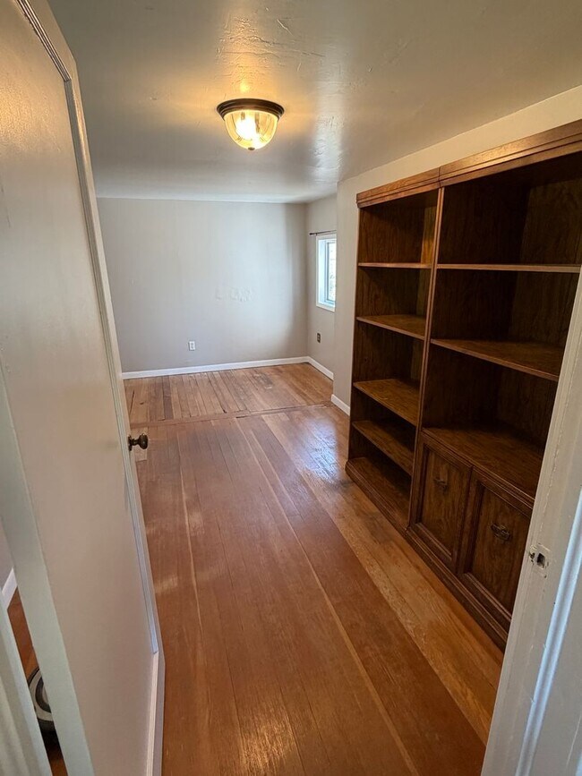 Building Photo - 42116 Gilbert Ln