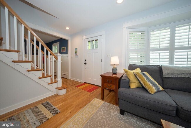 Building Photo - 533 Monument Ave