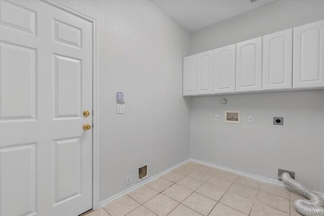 Building Photo - 11217 Jockey Bluff Dr