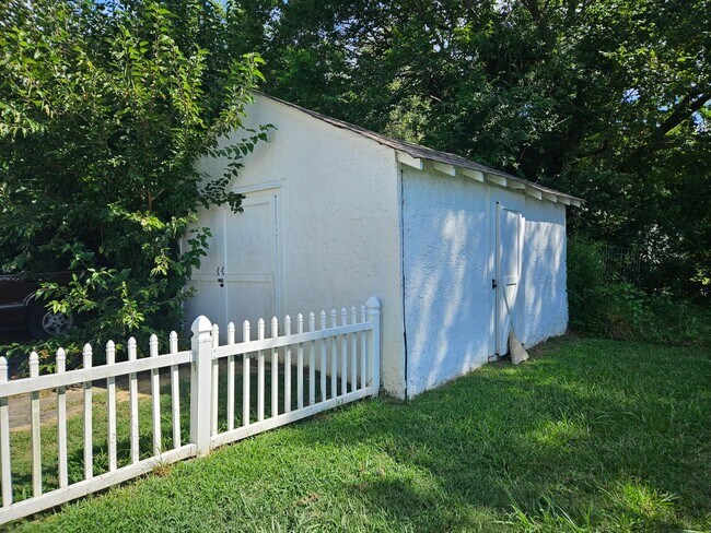 Building Photo - Three bedroom house - Hopewell, VA