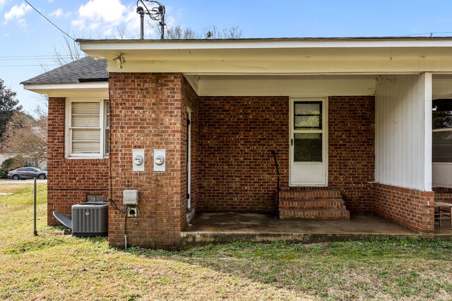 Building Photo - Cozy 2 Bed Duplex in the Heart of Lillington