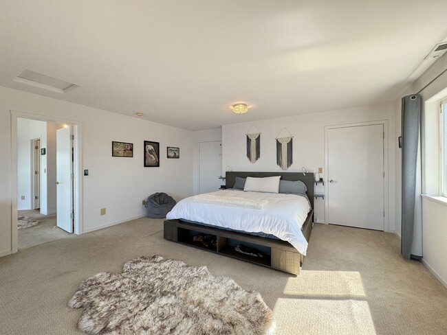 Building Photo - Stunning Home for Lease in Diamond Point