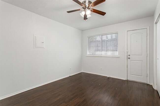 Building Photo - 5722 Gaston Ave