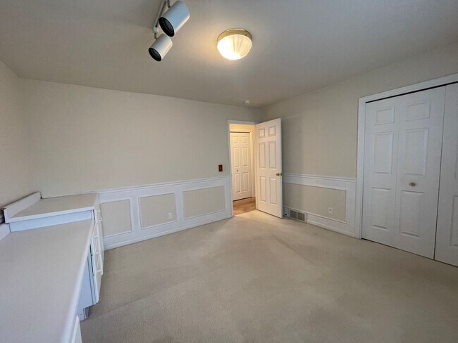 Building Photo - 4368 Pond Ridge Ct