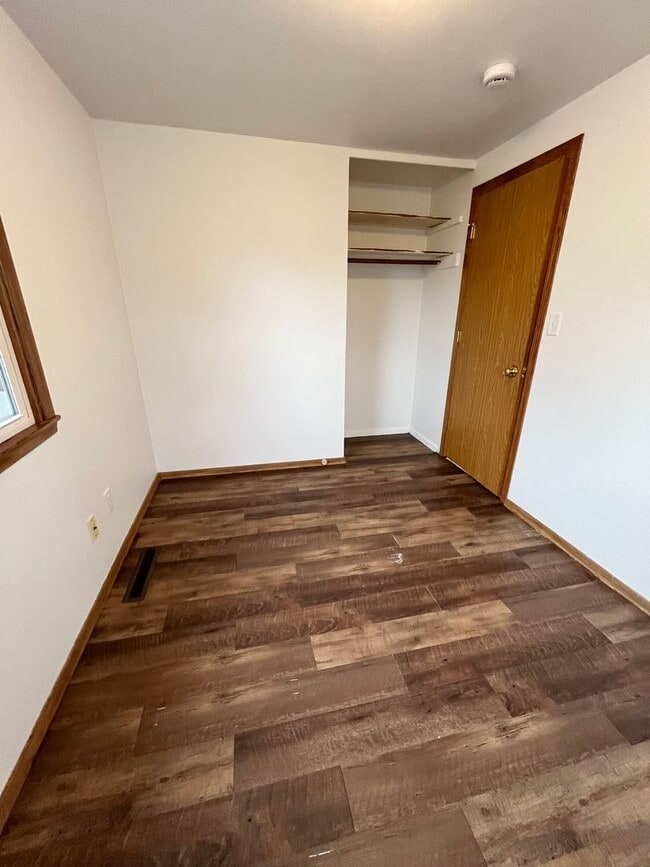 Building Photo - 2 Bed/1 Bath Ranch Home For Rent!