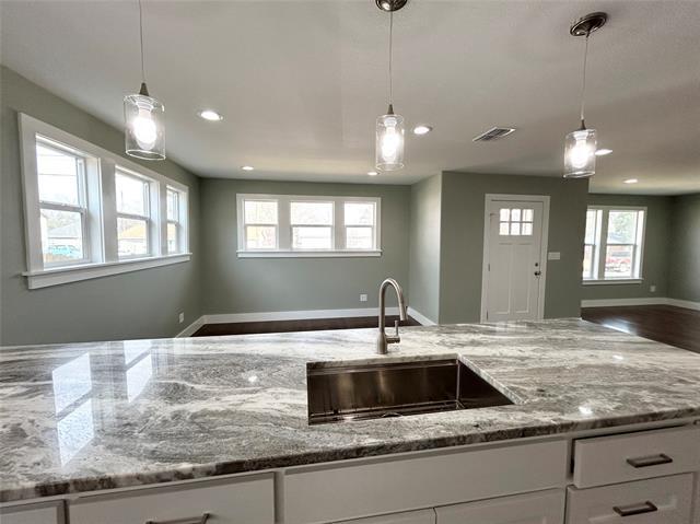 Building Photo - 102 Colorado St