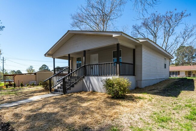 Building Photo - Renovated 3BR Gem in Dora!