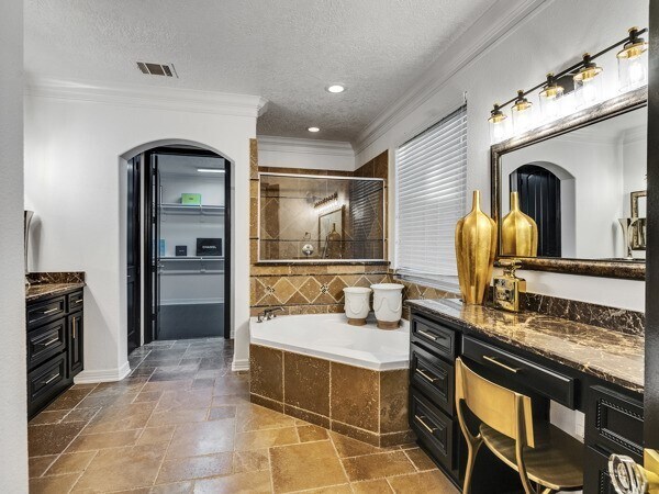 Building Photo - 2523 Watts St