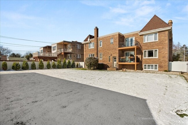 Building Photo - 10323 Canterbury St