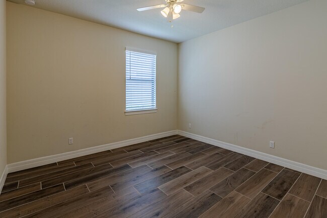 Building Photo - 740 S E Boboli Way