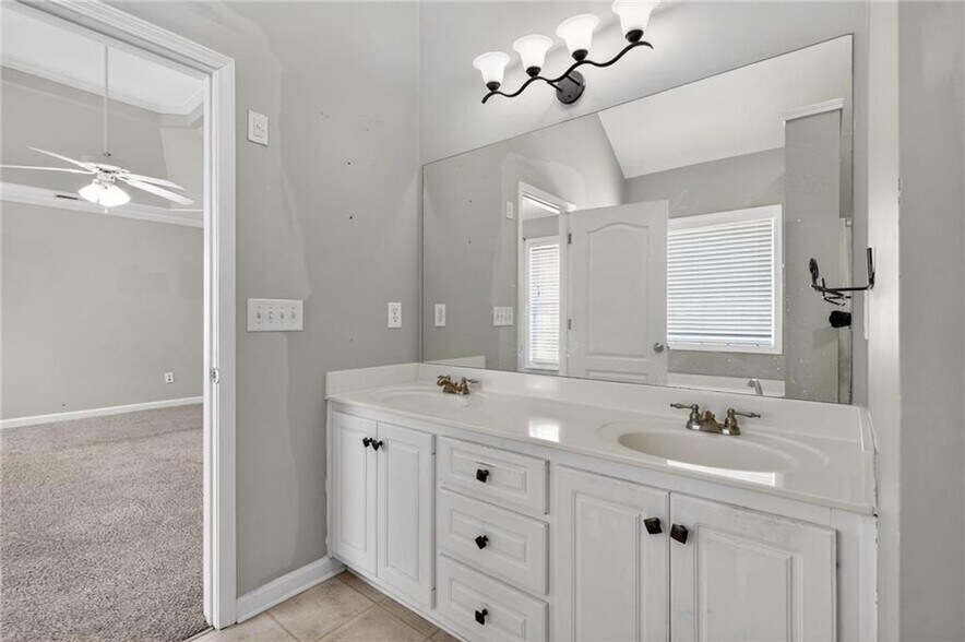 Building Photo - 1136 Mason Lee Ave SE