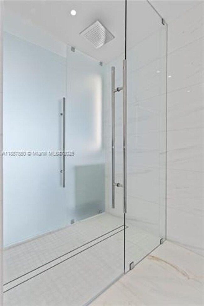 Building Photo - 300 Biscayne Blvd Way