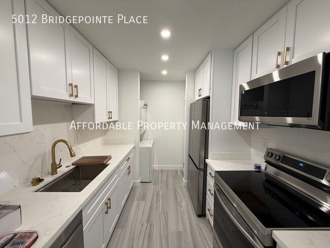 Building Photo - 5012 Bridgepointe Pl