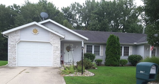 Primary Photo - 2 Bedroom Duplex in Elkhart!