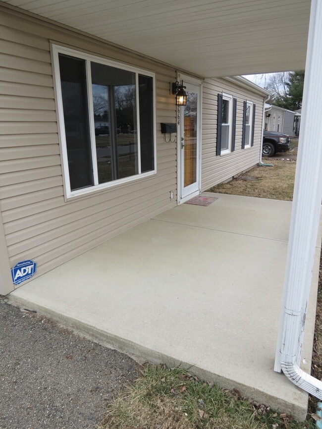 Building Photo - 2664 Shelly Dr