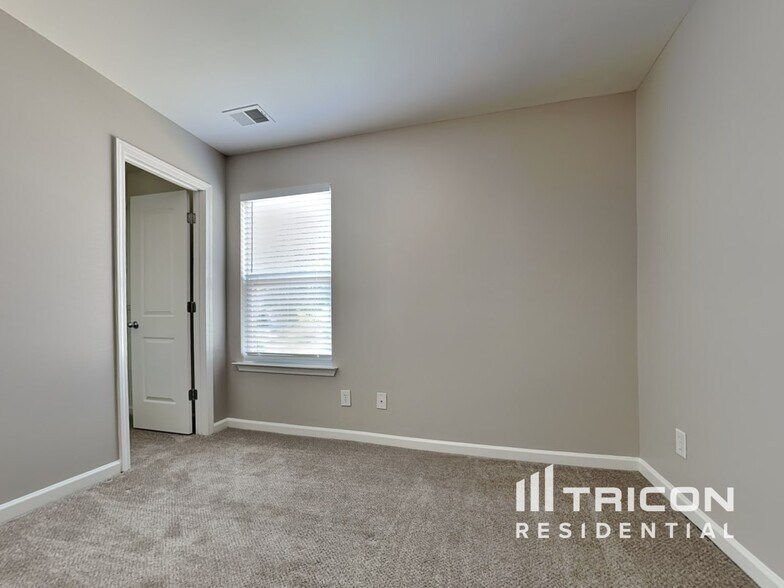 Building Photo - 316 Meadow Vista Ln