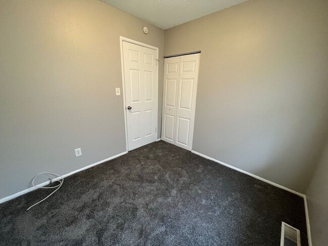Building Photo - Cozy 3 Bed, 1 Bath Home!