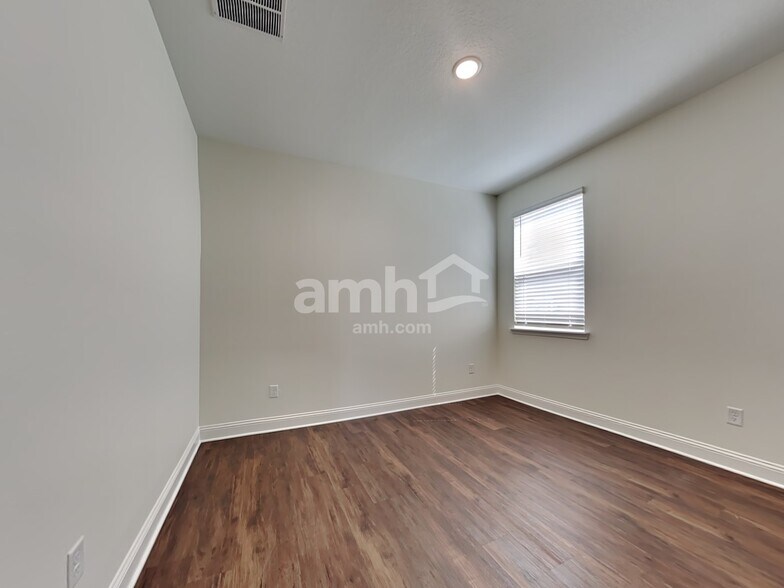 Building Photo - 284 Banyan Frst Dr
