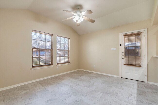 Building Photo - Charming 3 bedroom, 2 bathroom home in the heart of East Austin