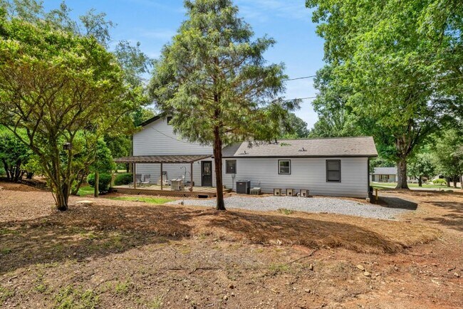 Building Photo - 3142 Chamblee Gap Rd