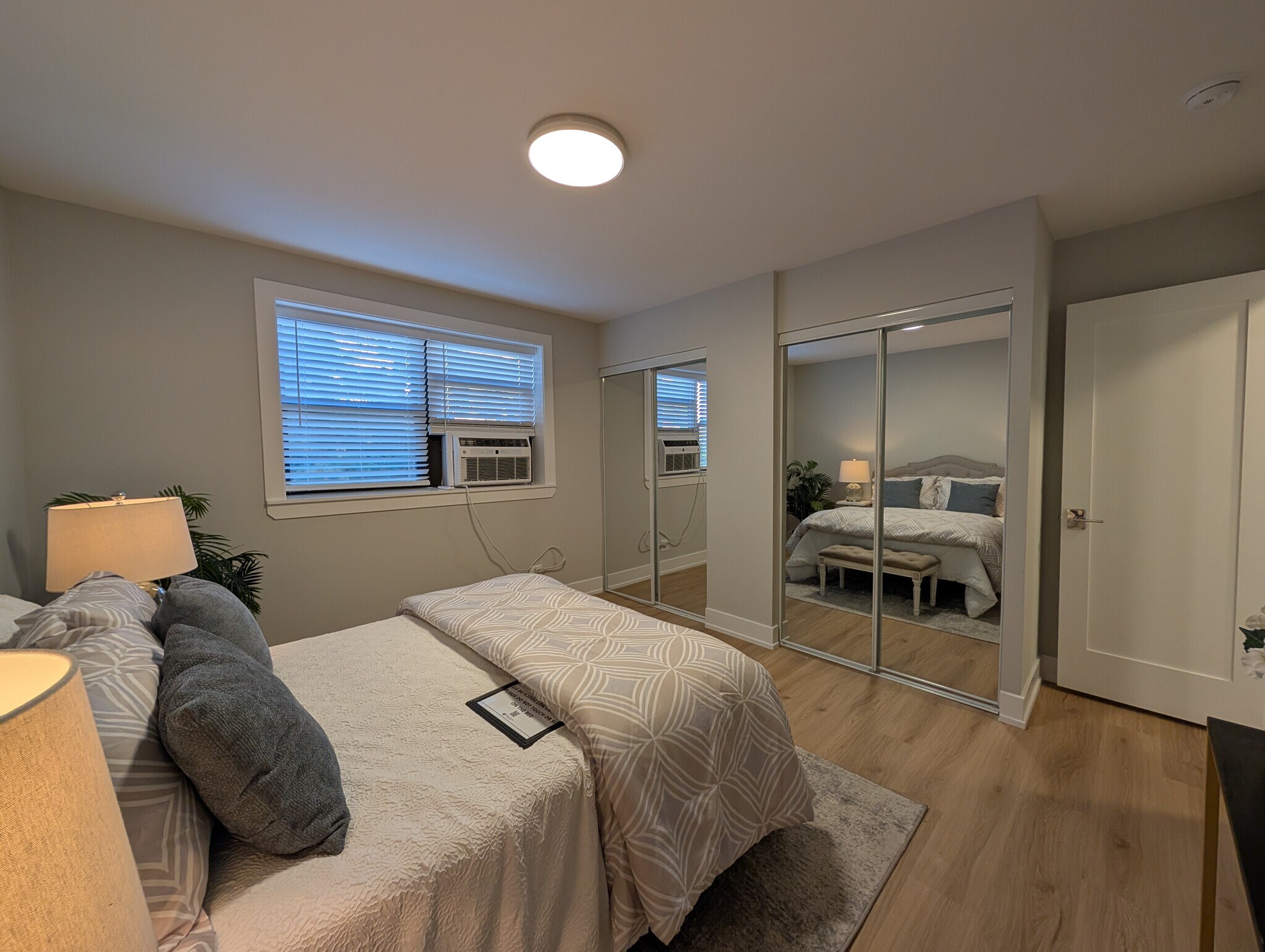 Building Photo - 540 W Aldine Ave