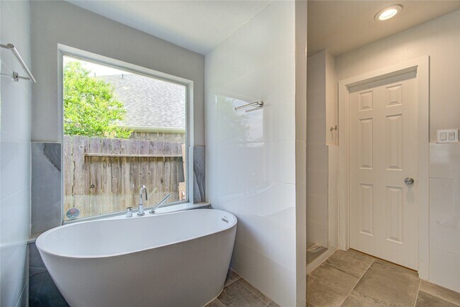 Building Photo - 4931 Lake Catherine Ct