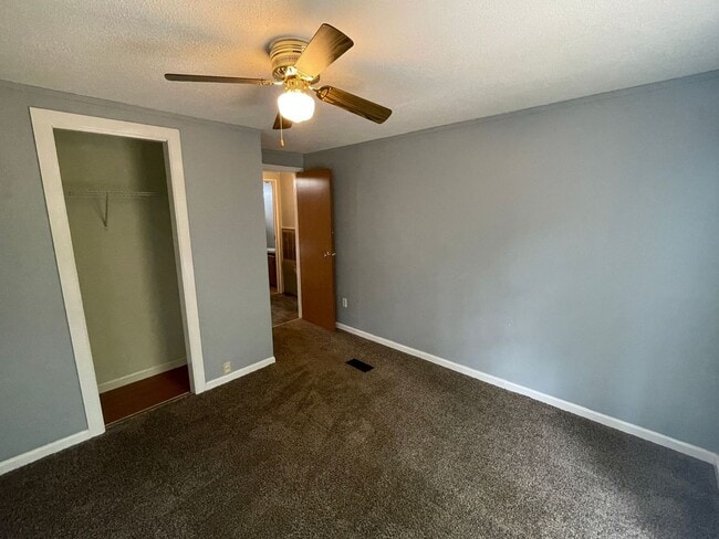 Building Photo - 3 BEDROOM LOCATED ON SHADED ACRE LOT