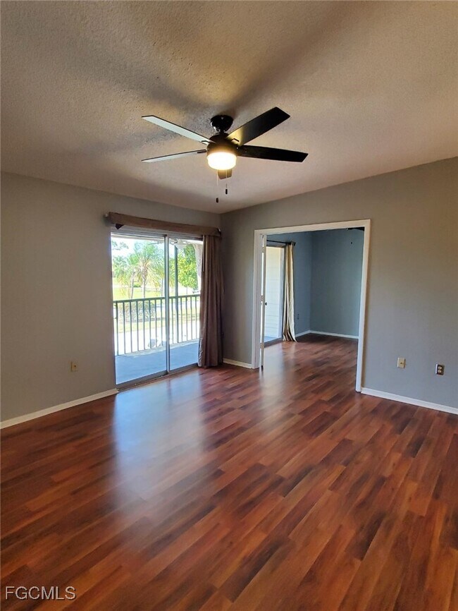 Building Photo - 5713 Foxlake Dr