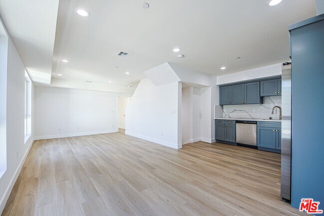 Building Photo - 10803 Kling St