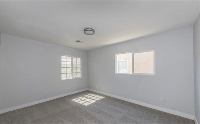 Building Photo - GORGEOUS 4 BEDROOM TWO STORY HOME