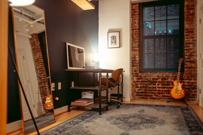 Building Photo - 234 Holliday St