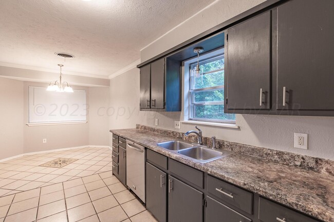 Building Photo - 5130 Leland Dr