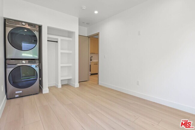 Building Photo - 11010 Hortense St