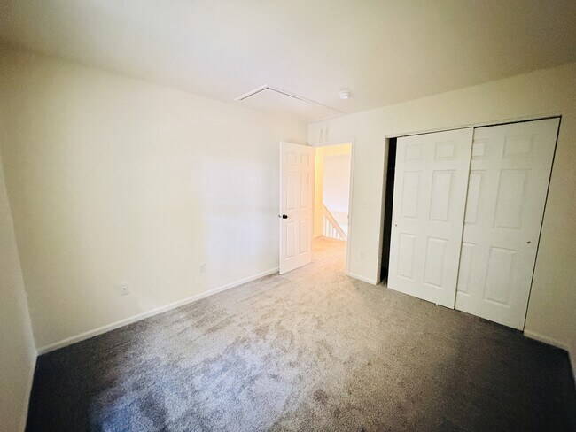 Building Photo - 168 Stoney Dr