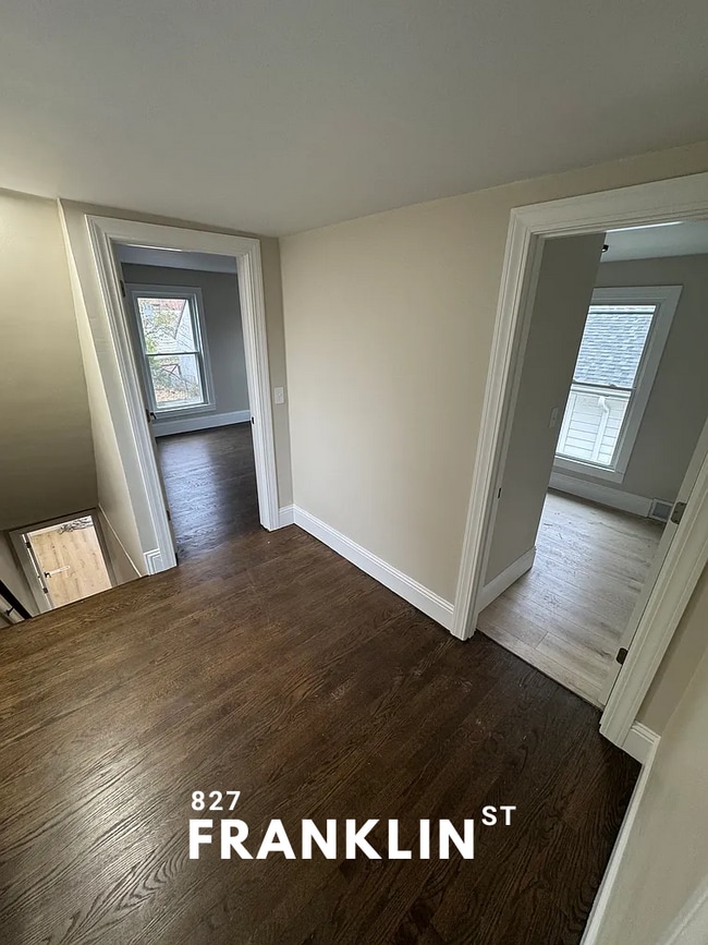 Building Photo - 827 Franklin St