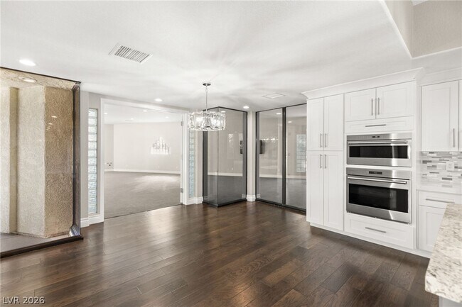 Building Photo - 13 Dovetail Cir
