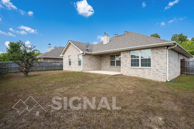 Building Photo - 473 River Crest Dr N
