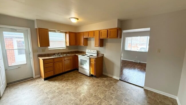 Building Photo - 4653 Crestview Ave