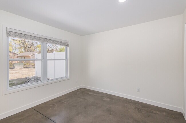 Building Photo - Newly Built 3-bedroom 2 bath Duplex $2200/...