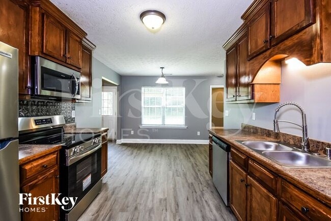 Building Photo - 5488 Latham Manor Dr