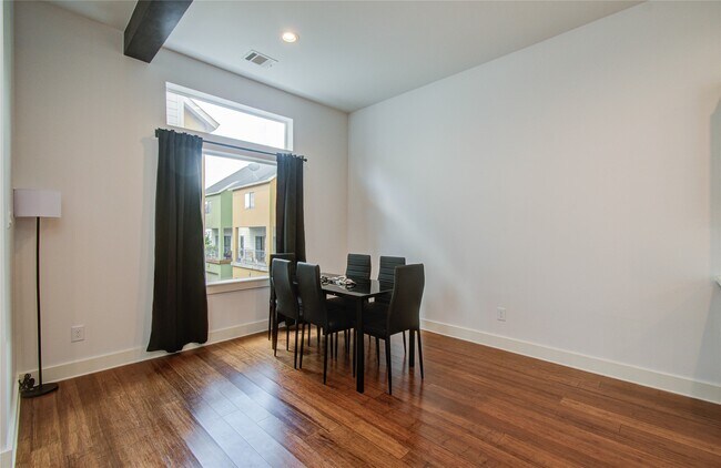 Building Photo - 4311 Marina St