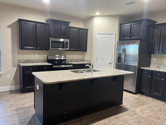 Building Photo - 671 Teal St