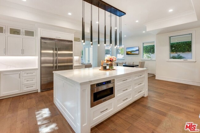 Building Photo - 363 S Saltair Ave