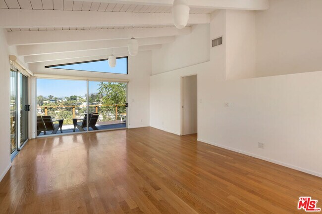 Building Photo - 2021 Park Dr