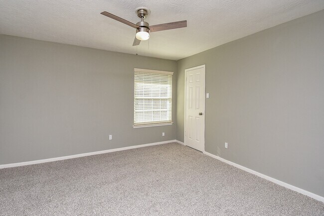 Building Photo - 807 Hyacinth Pl