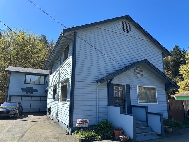 Building Photo - 215 S 11th St