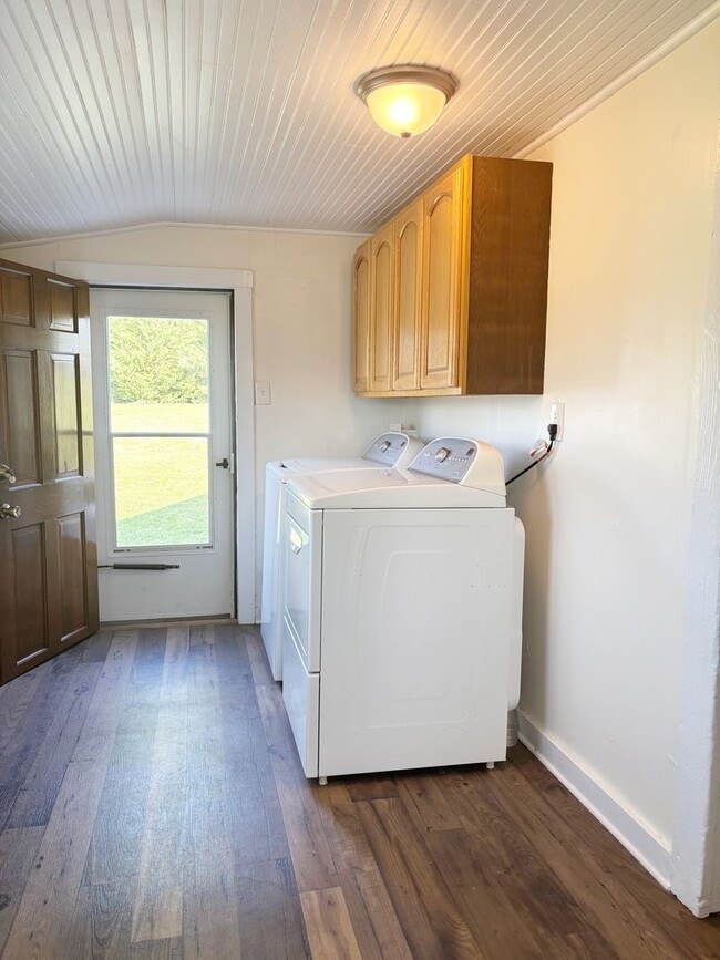 Building Photo - Maryville 37803 - 1 bedroom, 1 bath home  - Contact Jeremy Logan 865-307-2273