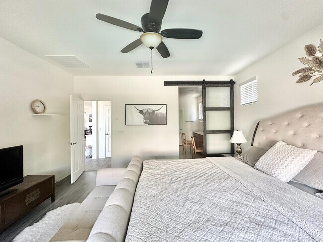 Building Photo - 16492 W Caldwell St